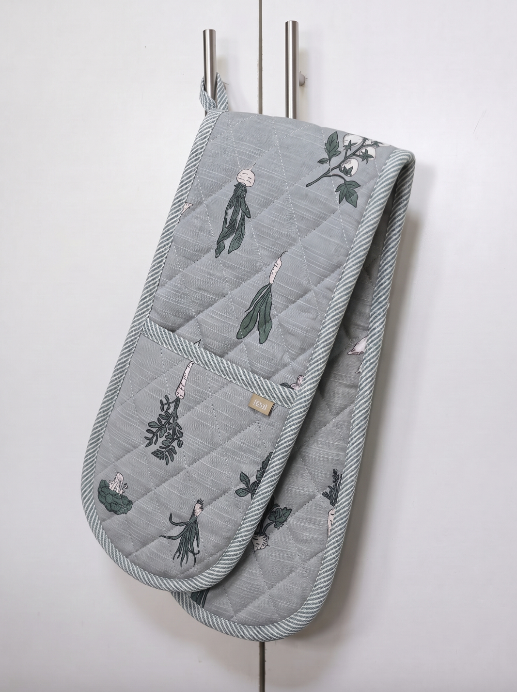 Raine & Humble Grey Turnip Double Oven Mitt